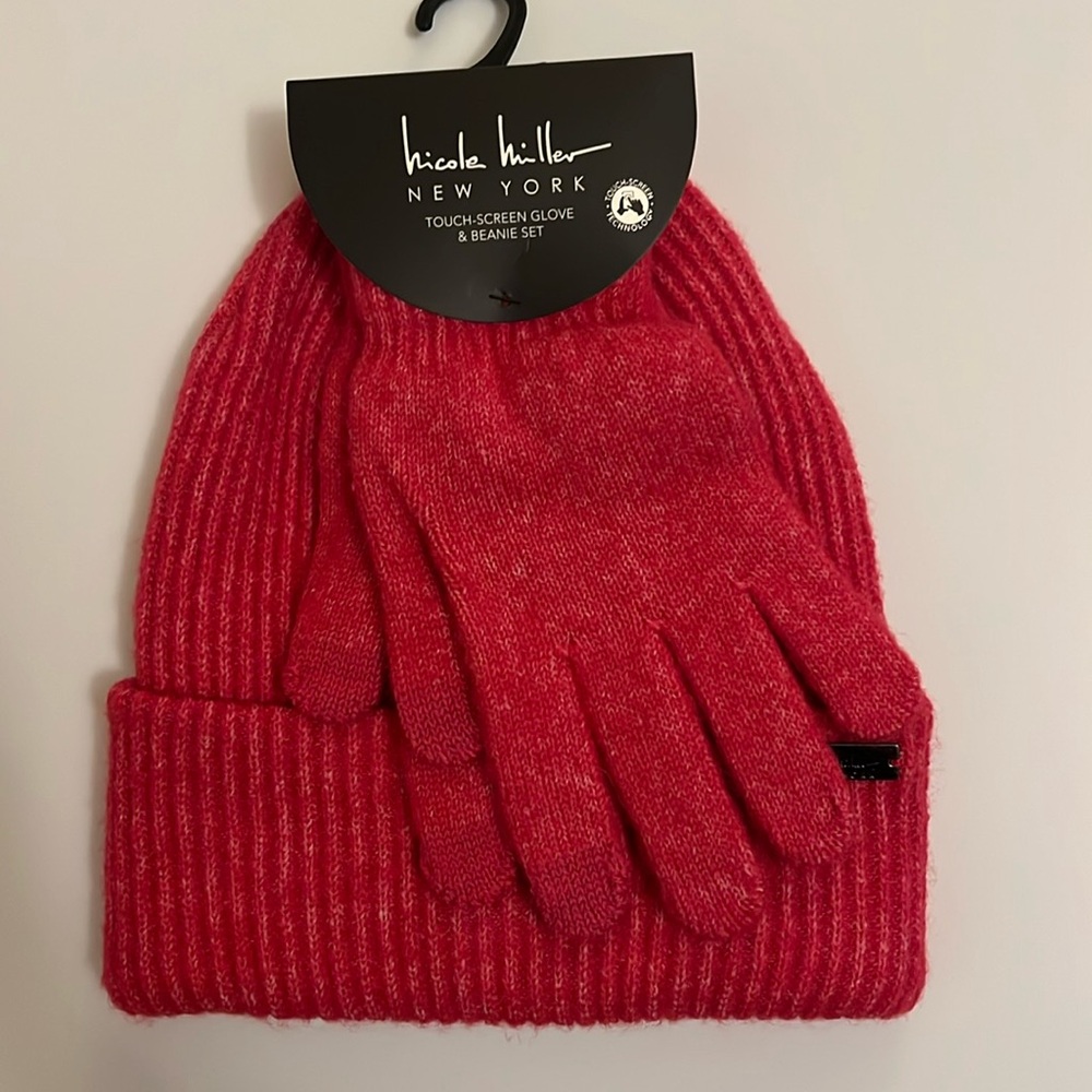 Hot pink hat and gloves set. One size fits most.